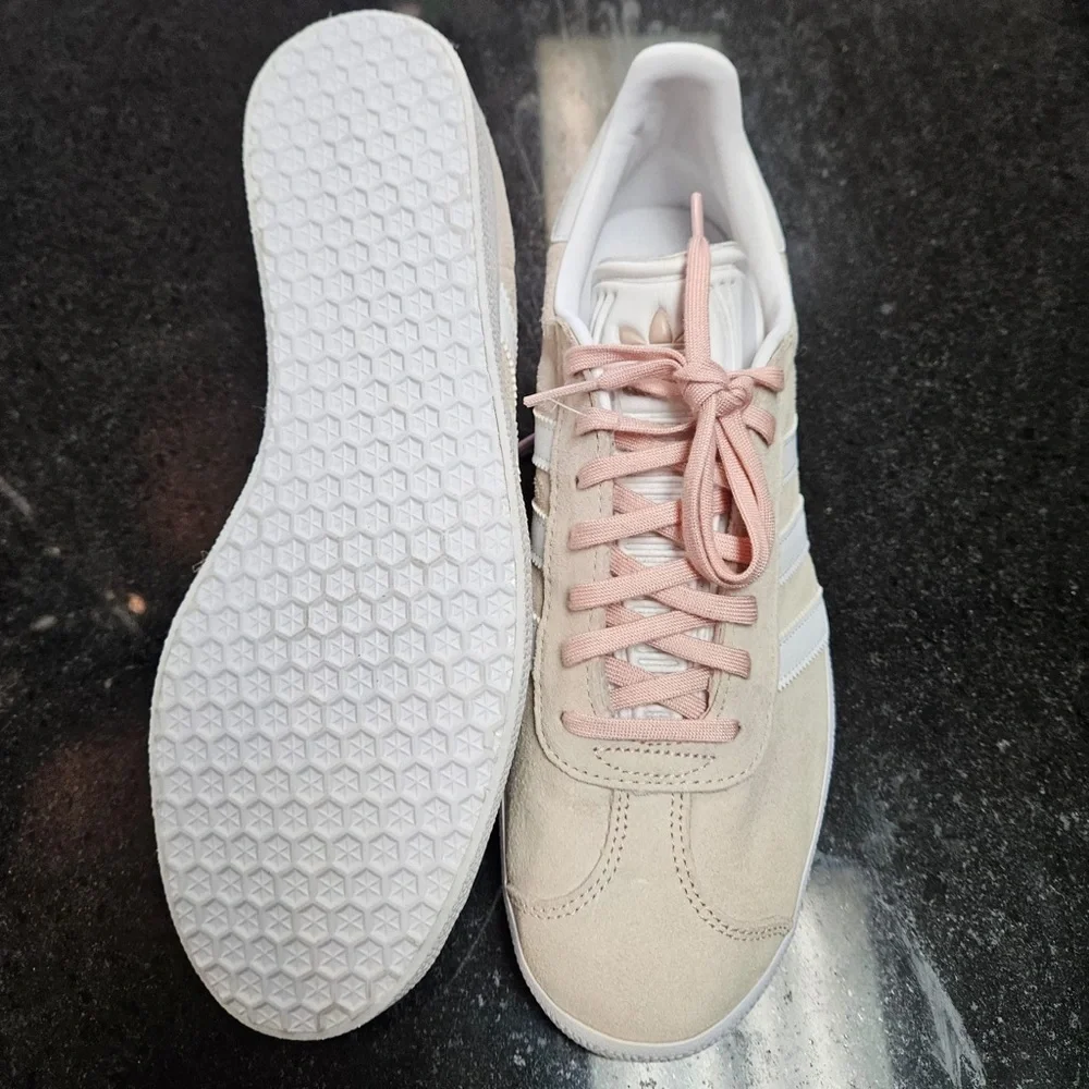 Sz 9 Men Gazelle adidas pink